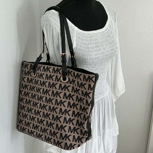 Michael Kors Tote Bag - Picture 2 of 15